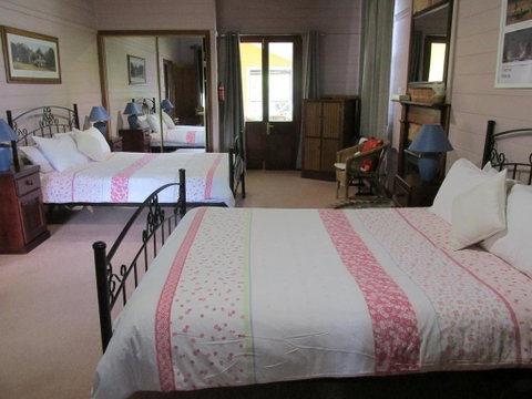 Henry's Cottage - Tourism Search 0