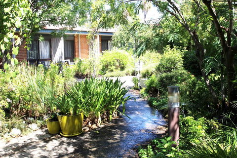 Henry's Quirindi - Tourism Search 2