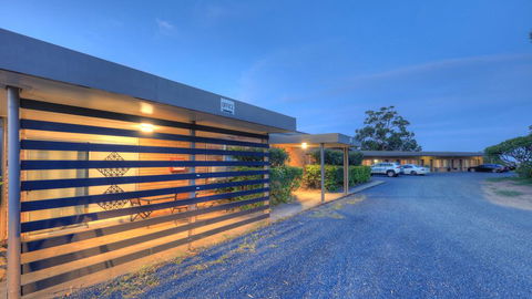 Hilldrop Motor Inn - Tourism Search 2