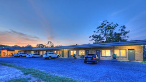 Hilldrop Motor Inn - Tourism Search 3