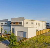 HomePlus -Fabulous Waterfront Dream Holiday House - Tourism Search