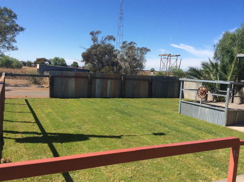Ivanhoe Hotel Motel - Tourism Search 1