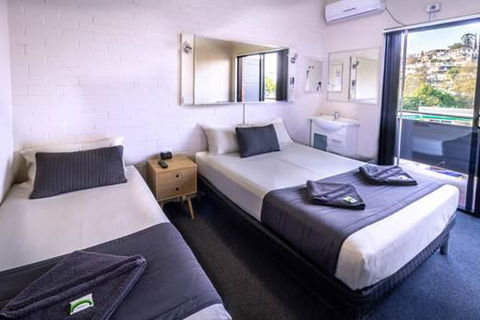 Kingsford Riverside Inn - Tourism Search 3