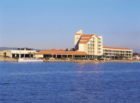 Lakes Hotel - Tourism Search 0