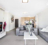 Lakeside Family Oasis with Pool Gym and Balcony - Tourism Search