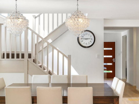 Lakeside Luxury - 13 Lake Street - Tourism Search 1