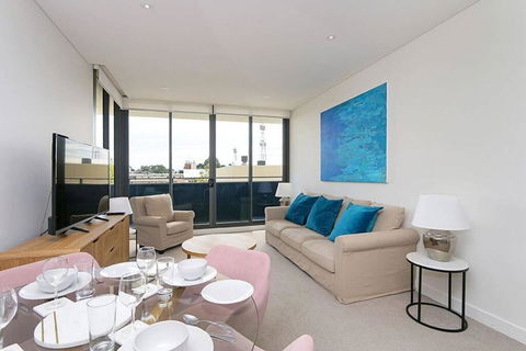 Large Modern 2 Bedroom Apartment Near Lake Claremont - Tourism Search 1