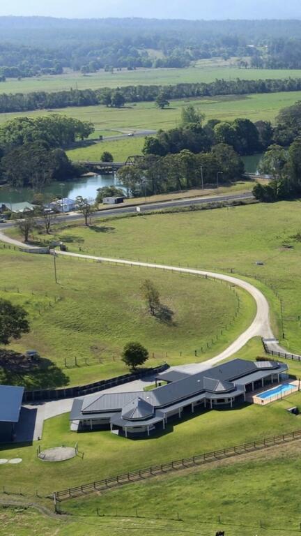 Luxury 4 Bedroom Apartment - Tourism Search 1