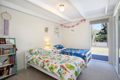 Luxury Beach House Only 250m To No 16 Back Beach! - Tourism Search 3