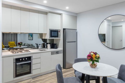 Meriton Suites Bondi Junction - Tourism Search 1