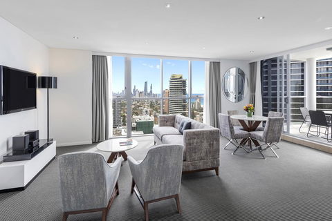 Meriton Suites Broadbeach - Tourism Search 1