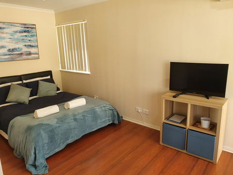 Modern Cosy Studio Close To QEH + Adelaide CBD + Airport + Beaches - Tourism Search 0