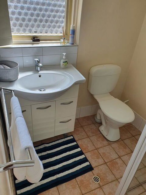 Modern Cosy Studio Close To QEH + Adelaide CBD + Airport + Beaches - Tourism Search 1