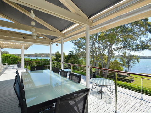 Morisset Bay Waterfront Views Lake House Looking Over Trinity Marina - Tourism Search 0