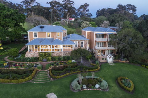 Grand Mercure Basildene Manor - Tourism Search 0