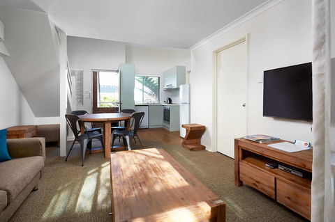 Broadwater Resort Como - Tourism Search 13