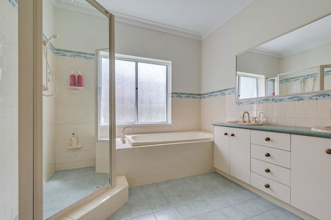 Serpentine Rose - Tourism Search 12