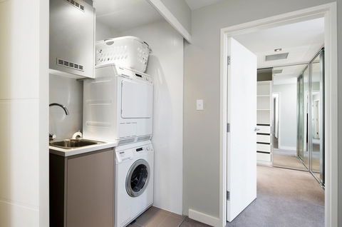 Claremont Quarter Luxury Apartment - Tourism Search 13