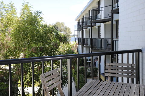 Lodestar Waterside Apartments - Tourism Search 36