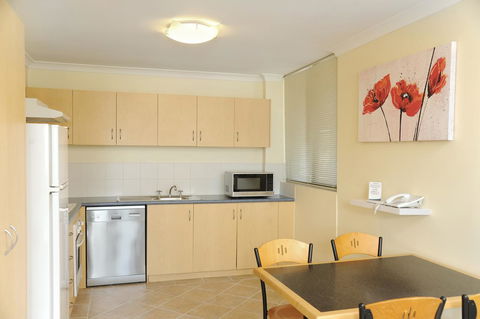 Lodestar Waterside Apartments - Tourism Search 9