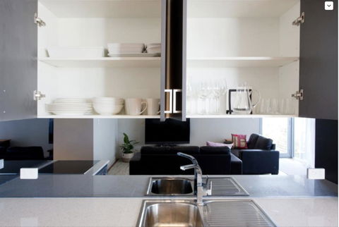 Adele's Luxury South Beach Apartment With King Bed - Tourism Search 14