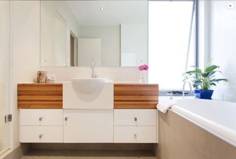 Adele's Luxury South Beach Apartment With King Bed - Tourism Search 15