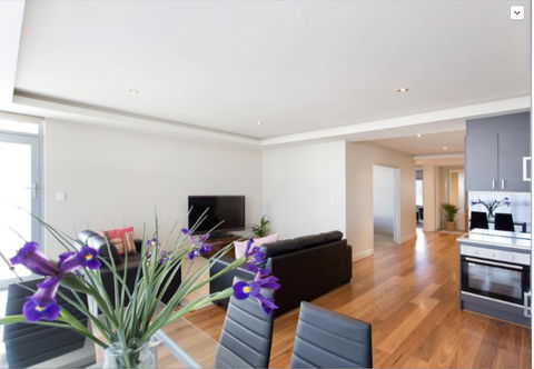 Adele's Luxury South Beach Apartment With King Bed - Tourism Search 9