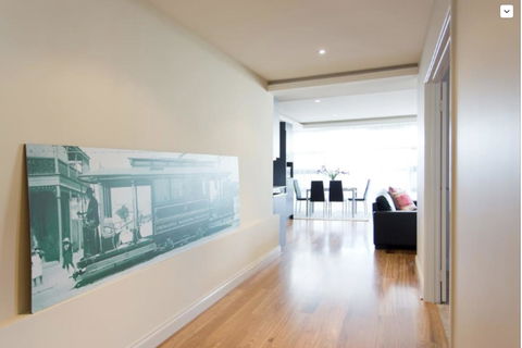 Adele's Luxury South Beach Apartment With King Bed - Tourism Search 11