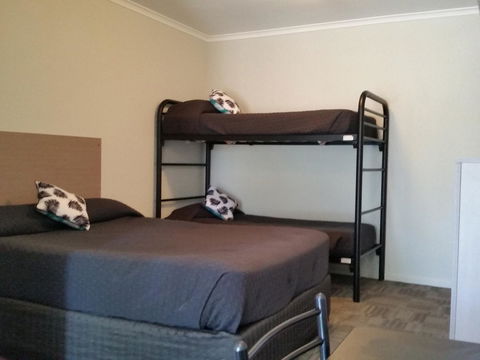 Mandurah Foreshore Motel - Tourism Search 11