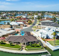 LA ANCHOR ON THE CANALS MANDURAH - Tourism Search