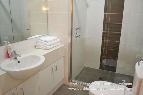 North Coogee Beach House - Tourism Search 11