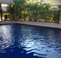 Breezes Apartments