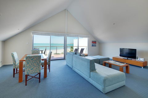 Seashells Mandurah - Tourism Search 12