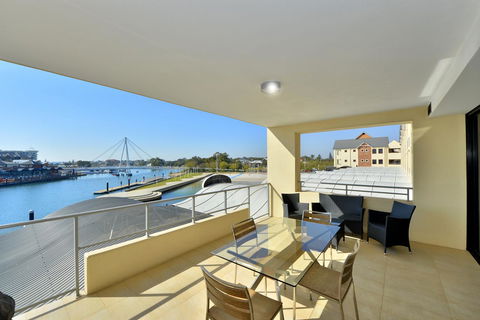 Dolphin Quay Apartments - Tourism Search 9