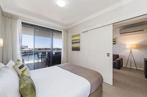 Dolphin Quay Apartments - Tourism Search 28