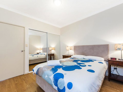 James On The Park - Executive Escapes - Tourism Search 7