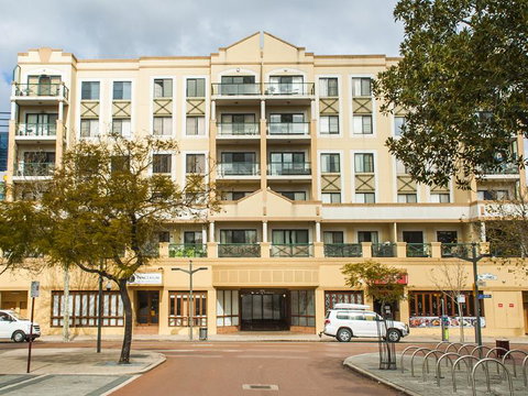 James On The Park - Executive Escapes - Tourism Search 4