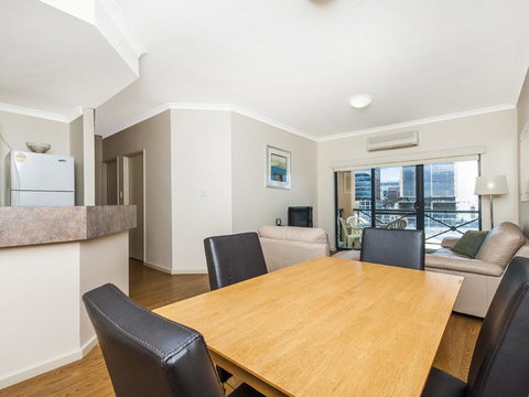 James On The Park - Executive Escapes - Tourism Search 1