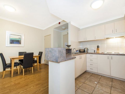 James On The Park - Executive Escapes - Tourism Search 16