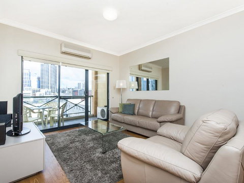 James On The Park - Executive Escapes - Tourism Search 6