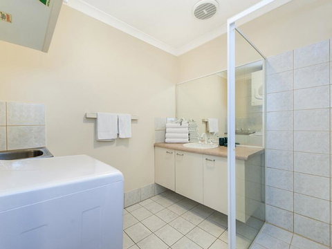 James On The Park - Executive Escapes - Tourism Search 8