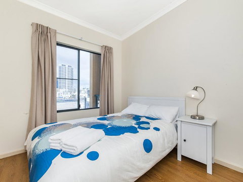 James On The Park - Executive Escapes - Tourism Search 3