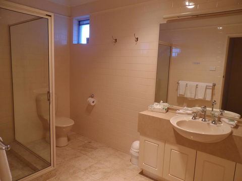Clifton Motel & Grittleton Lodge - Tourism Search 29