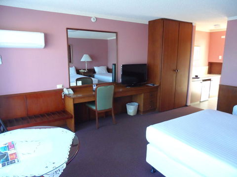 Clifton Motel & Grittleton Lodge - Tourism Search 17