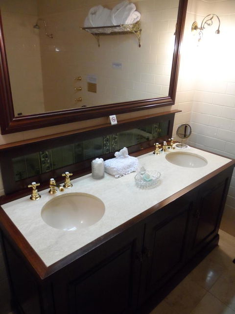 Clifton Motel & Grittleton Lodge - Tourism Search 31