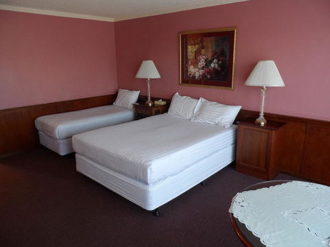 Clifton Motel & Grittleton Lodge - Tourism Search 16