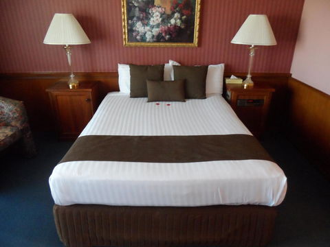 Clifton Motel & Grittleton Lodge - Tourism Search 12
