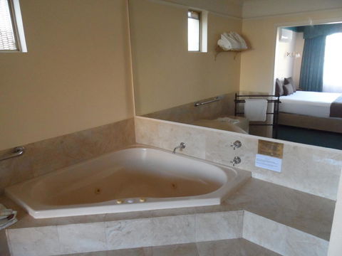 Clifton Motel & Grittleton Lodge - Tourism Search 28