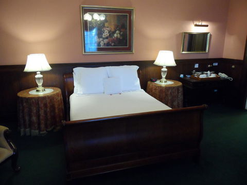 Clifton Motel & Grittleton Lodge - Tourism Search 30