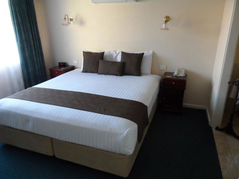 Clifton Motel & Grittleton Lodge - Tourism Search 26